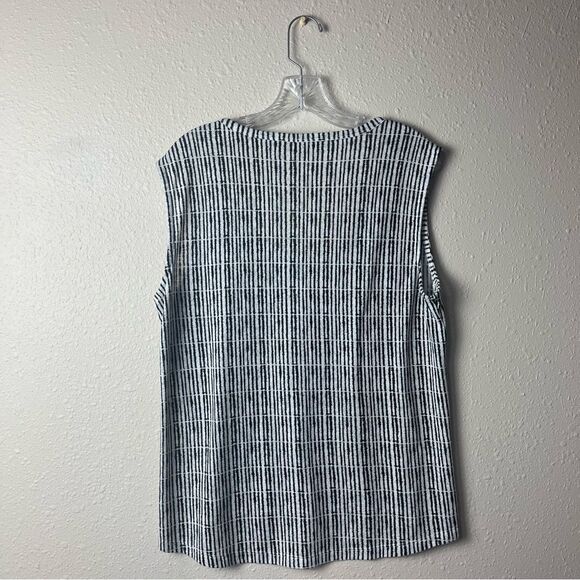 Athleta Breezy Muscle Tee Size Medium - Picture 3 of 3